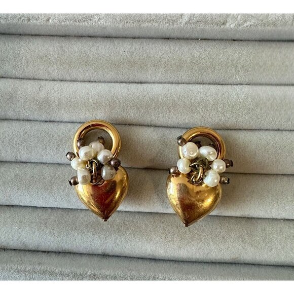 Vintage 80s Gold‎ tone Heart and Faux sead pearl charms, pendant.  A pair - Picture 7 of 10